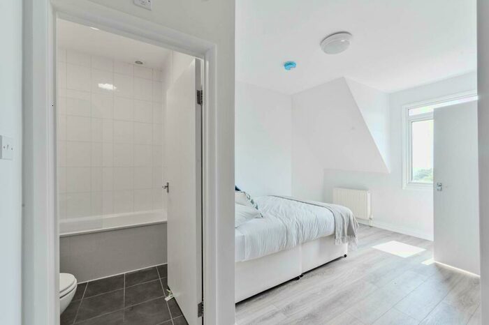 Studio To Rent In Mount View Road, Crouch End, London, N4