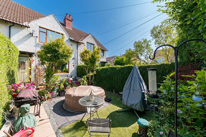 2 Bedroom Terraced House For Sale In Highroyd, Lepton, HD8