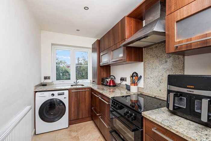 1 Bedroom Flat For Sale In Old Guildford Road, Broadbridge Heath, RH12