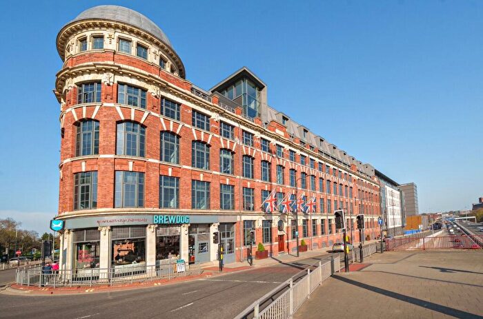 2 Bedroom Flat To Rent In Crispin Lofts, New York Road, Leeds, West Yorkshire, LS2