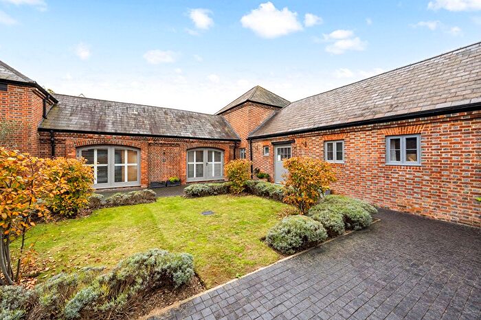 3 Bedroom Terraced House For Sale In Malthouse Lane, Horley, RH6