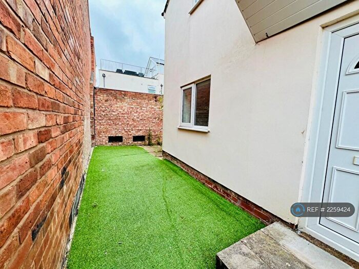 5 Bedroom Semi-Detached House To Rent In Oxford Street, Leamington Spa, CV32