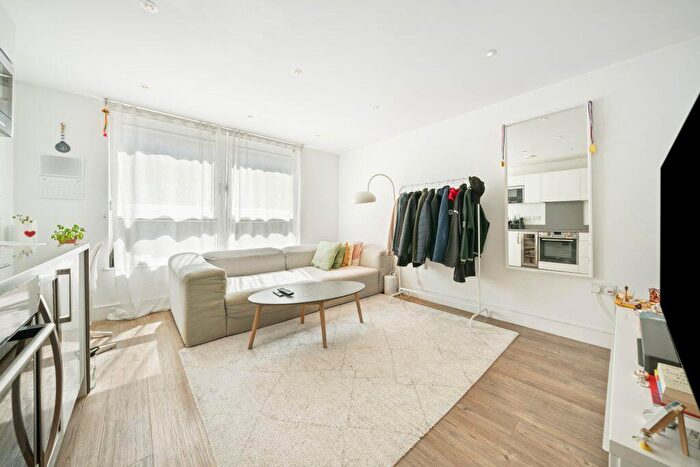 Studio To Rent In Queensland Road, Islington, N7