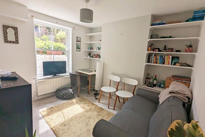 1 Bedroom Flat To Rent In Hurst Street, Herne Hill, London, SE24