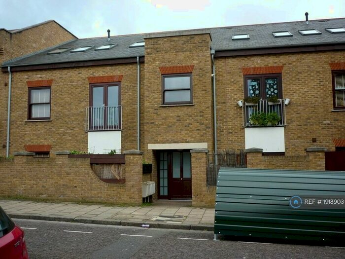 3 Bedroom Maisonette To Rent In Chelmer Road, London, E9