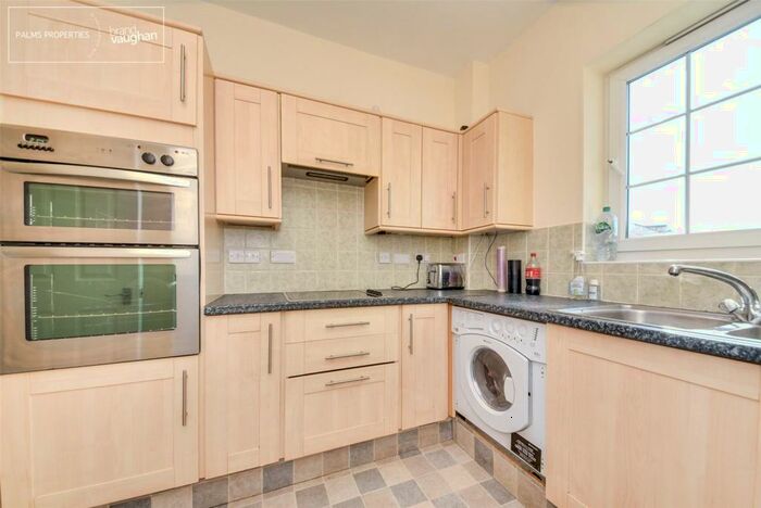 1 Bedroom Flat To Rent In Starboard Court, Brighton, BN2