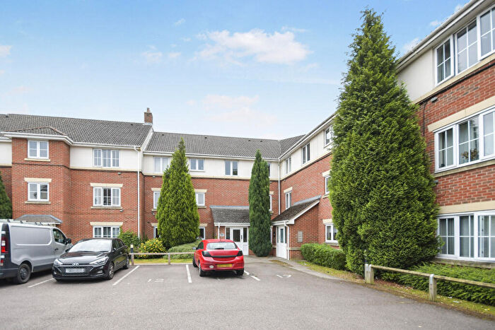 2 Bedroom Flat For Sale In Spinner Croft, Chesterfield, S40