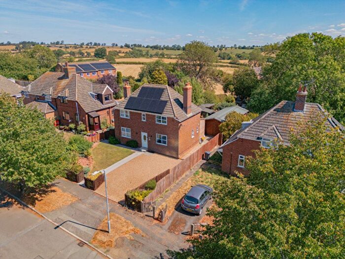 3 Bedroom Detached House For Sale In Spinney Hill, Braunston, Northamptonshire, NN11