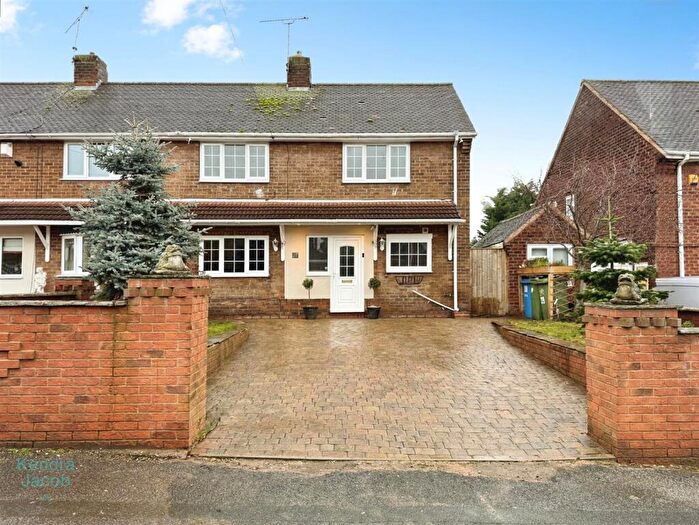 3 Bedroom Semi-Detached House For Sale In Dickens Road, Worksop, S81