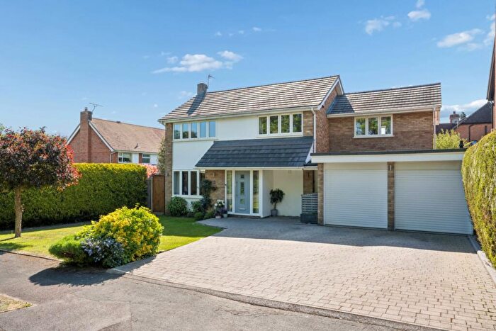 4 Bedroom Detached House For Sale In Meadowcroft, Chalfont St. Peter, Gerrards Cross, Buckinghamshire, SL9