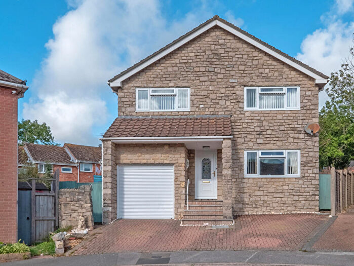 3 Bedroom Detached House For Sale In Acacia Close, Weymouth, DT4