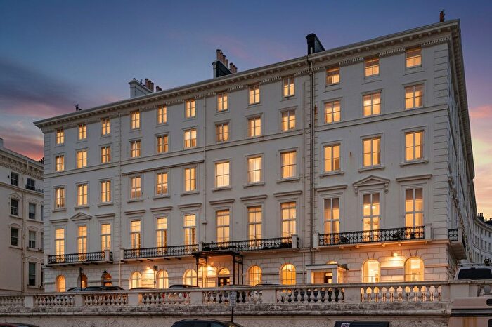 3 Bedroom Flat For Sale In / Adelaide Crescent, Hove, BN3