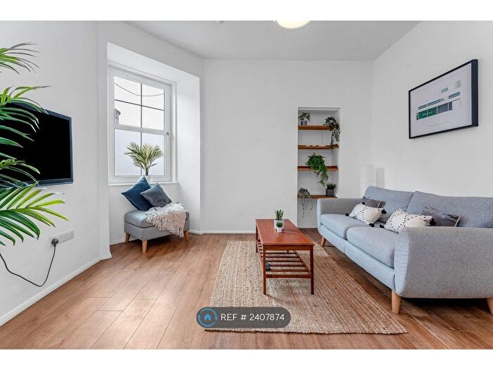 2 Bedroom Flat To Rent In Giles Street, Edinburgh, EH6