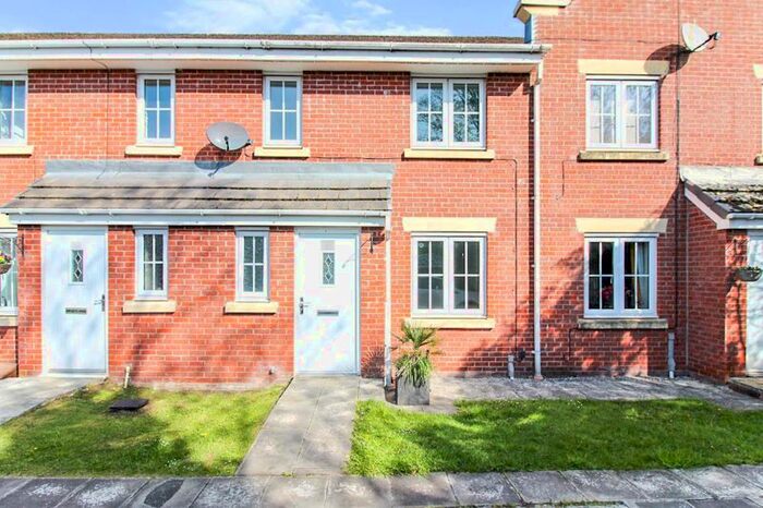 3 Bedroom Town House To Rent In Barlow Close, Bury, BL9
