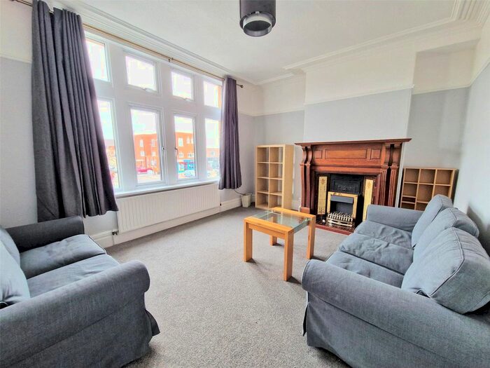 2 Bedroom Flat To Rent In Street Lane, Roundhay, Leeds, LS8