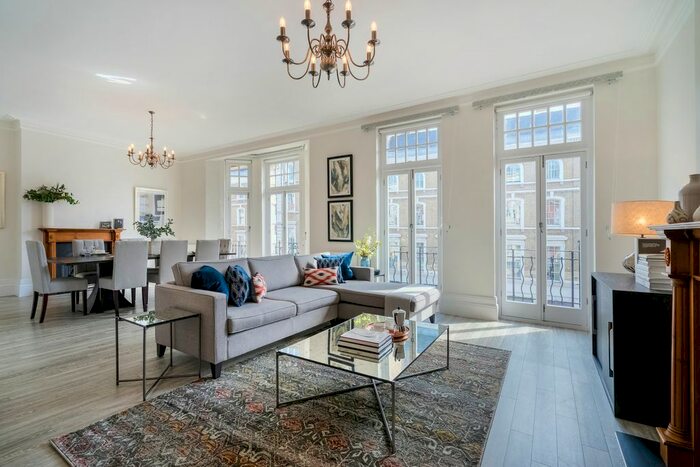 3 Bedroom Flat To Rent In St Georges Court, Gloucester Road, London, SW7