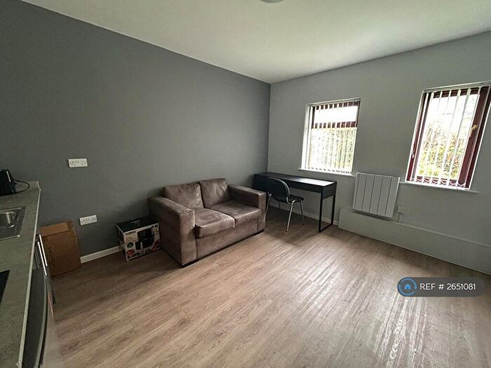 1 Bedroom Flat To Rent In Common Stile Road, Huddersfield, HD4