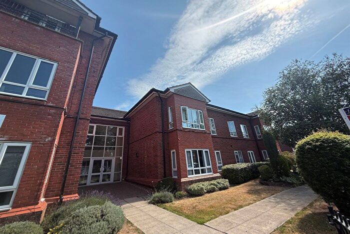 2 Bedroom Flat To Rent In Derbyshire Road South, Sale, M33