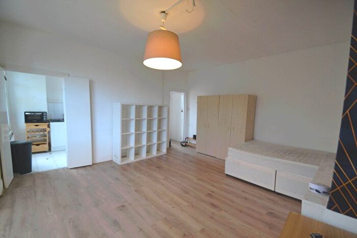 Studio To Rent In Sutton Court Road, Chiswick, W4