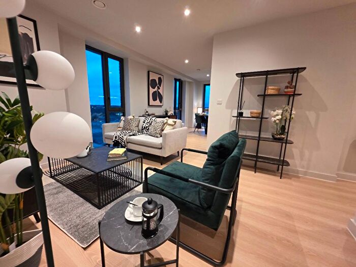 2 Bedroom Flat To Rent In Waterhouse Gardens, Dutton Street, Manchester, M3