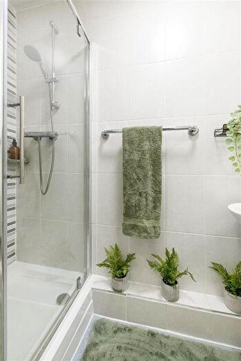 Studio To Rent In West Park Place, Edinburgh, EH11