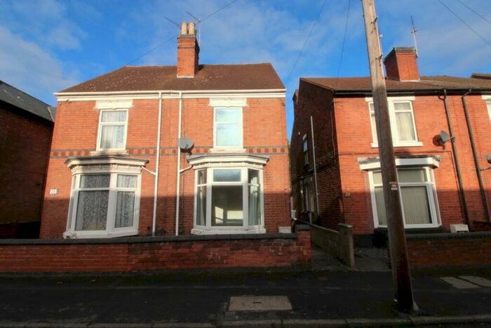 3 Bedroom House To Rent In Eton Road, Staffordshire, DE14