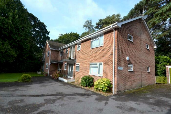 2 Bedroom Flat To Rent In Ferndown, BH22