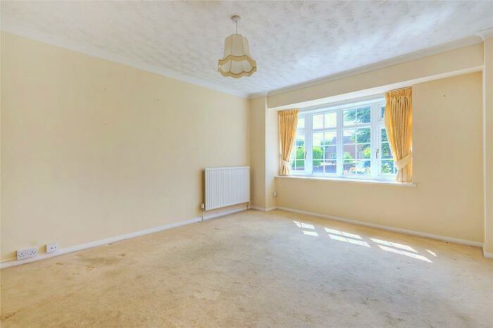 2 Bedroom Bungalow For Sale In Parkway, Woburn Sands, Milton Keynes, Buckinghamshire, MK17