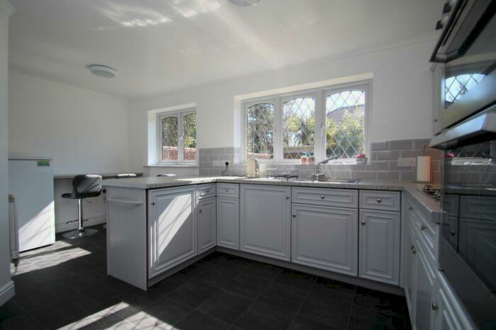 6 Bedroom Detached House To Rent In Charlotte Close, Poole, BH12