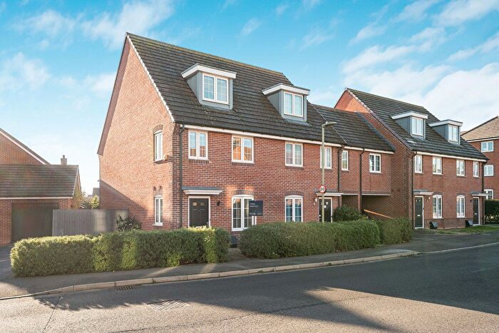 3 Bedroom Semi Detached House For Sale In Diamond Drive, Didcot, OX11