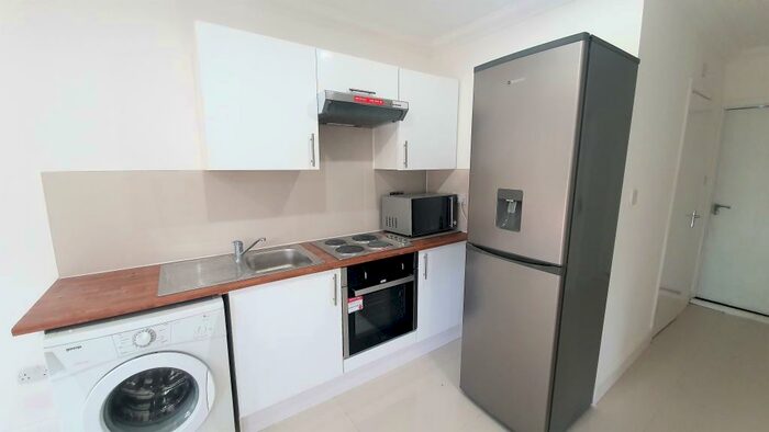 1 Bedroom Ground Maisonette To Rent In Luton Road, Dunstable, LU5