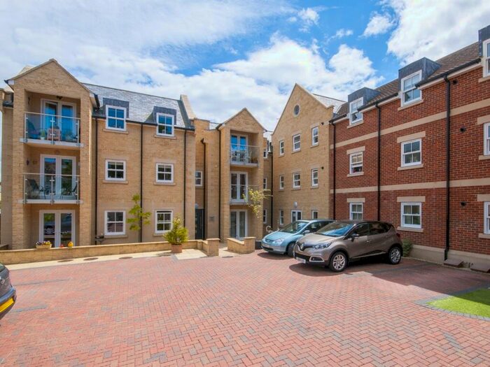 1 Bedroom Flat To Rent In Woodstock Road, Witney, OX28