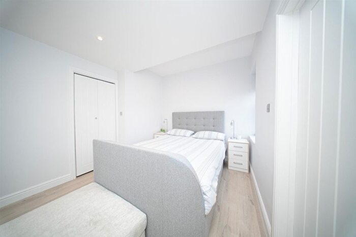 3 Bedroom End Of Terrace House For Sale In Albany Road, Old Windsor, SL4
