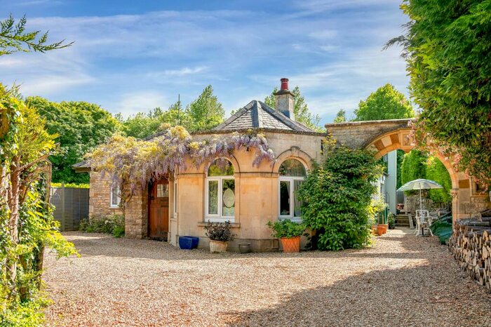 4 Bedroom Character Property For Sale In South Lodge, Fineshade, NN17