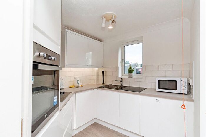 2 Bedroom Flat For Sale In Drakeford Court Amp; Lodge, Stafford, ST17