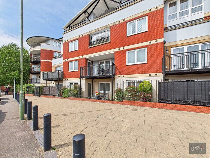 2 Bedroom Flat For Sale In Northway, Rickmansworth, WD3