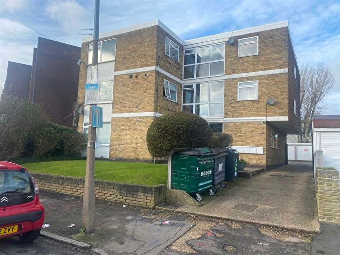 2 Bedroom Flat To Rent In Beresford Road, London, E4
