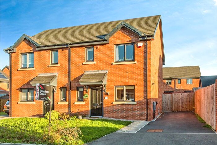 3 Bedroom Semi Detached House For Sale In Birdsfoot Close, Leyland, Lancashire, PR25