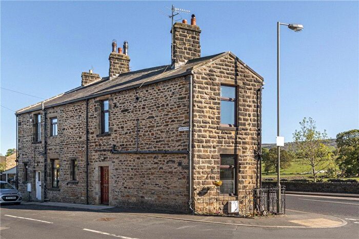 2 Bedroom House To Rent In Main Street, Addingham, Ilkley, West Yorkshire, Uk, LS29