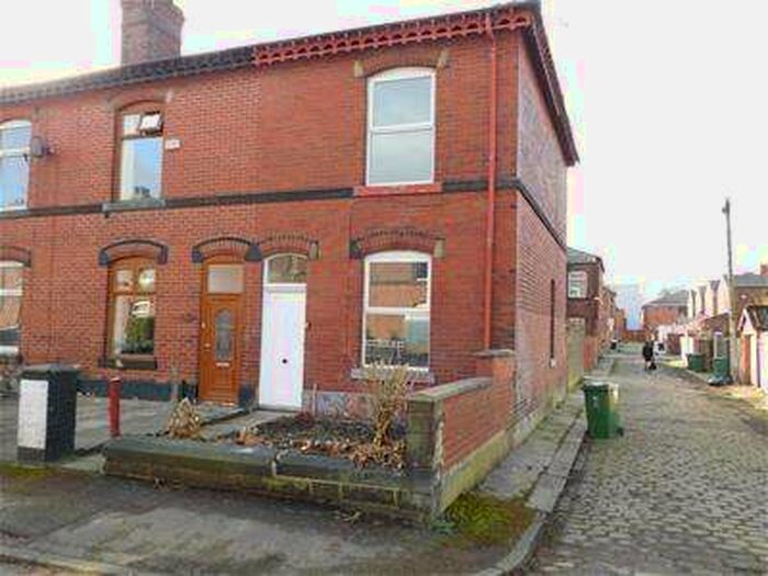 3 Bedroom Town House To Rent In Devon Street, Bury, BL9