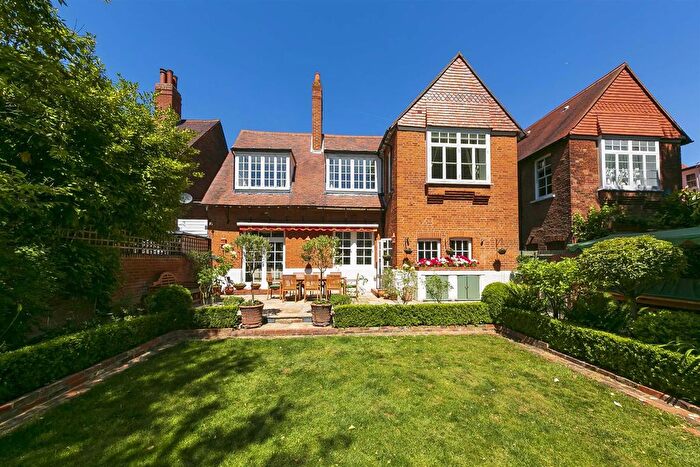 3 Bedroom Detached House To Rent In Blenheim Road, London, W4