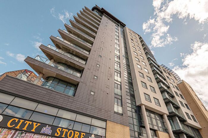 2 Bedroom Flat To Rent In Skyline Apartment, Leeds, LS9