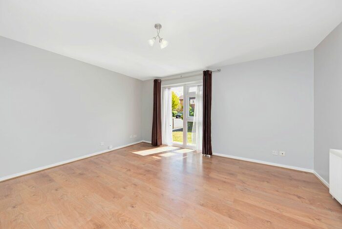 2 Bedroom Flat To Rent In Henfield Road, London, SW19