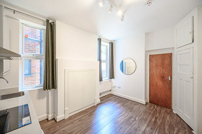 Studio To Rent In Hoop Lane, Golders Green, London, NW11