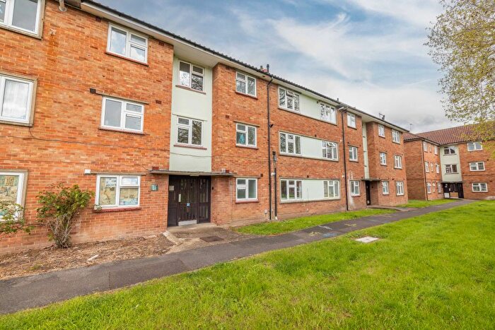 1 Bedroom Flat To Rent In Hanover Way, Windsor, SL4