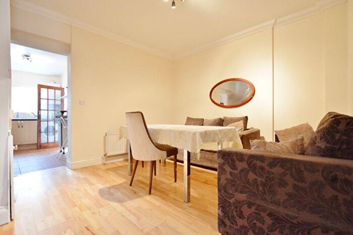 3 Bedroom House To Rent In Jedburgh Road, Plaistow, E13