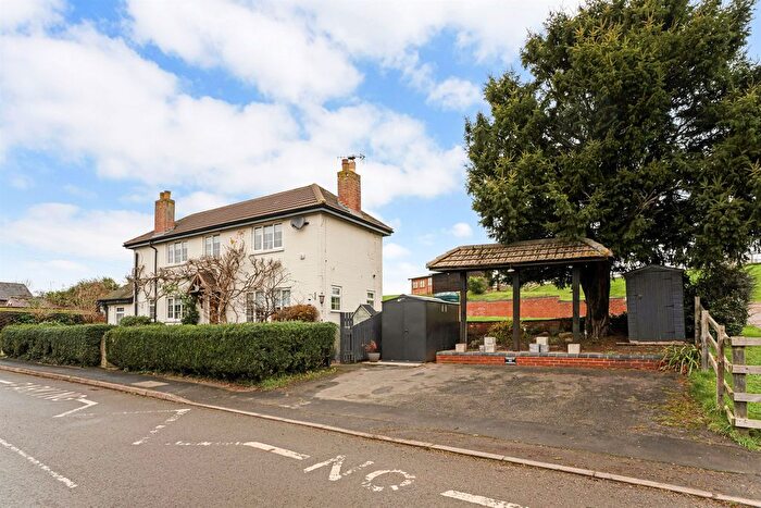 3 Bedroom Detached House For Sale In Wisteria Cottage, Warwick, CV35