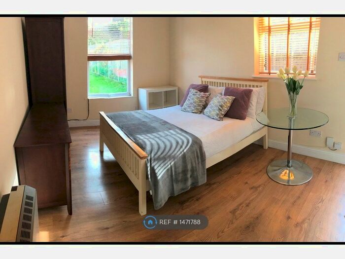 Studio To Rent In Crewys Road, London, NW2