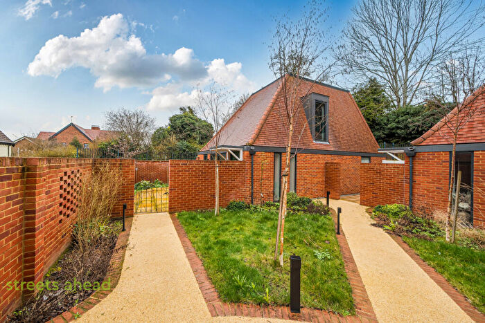 3 Bedroom Detached House To Rent In The Grove, Coulsdon, CR5