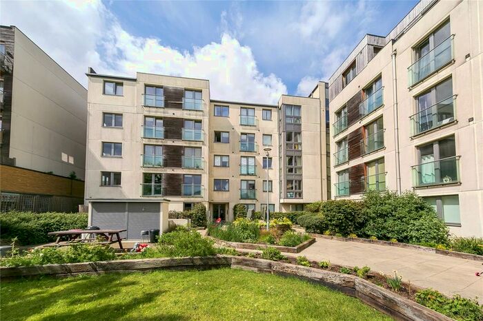 2 Bedroom Flat To Rent In Garden Road, Richmond, TW9